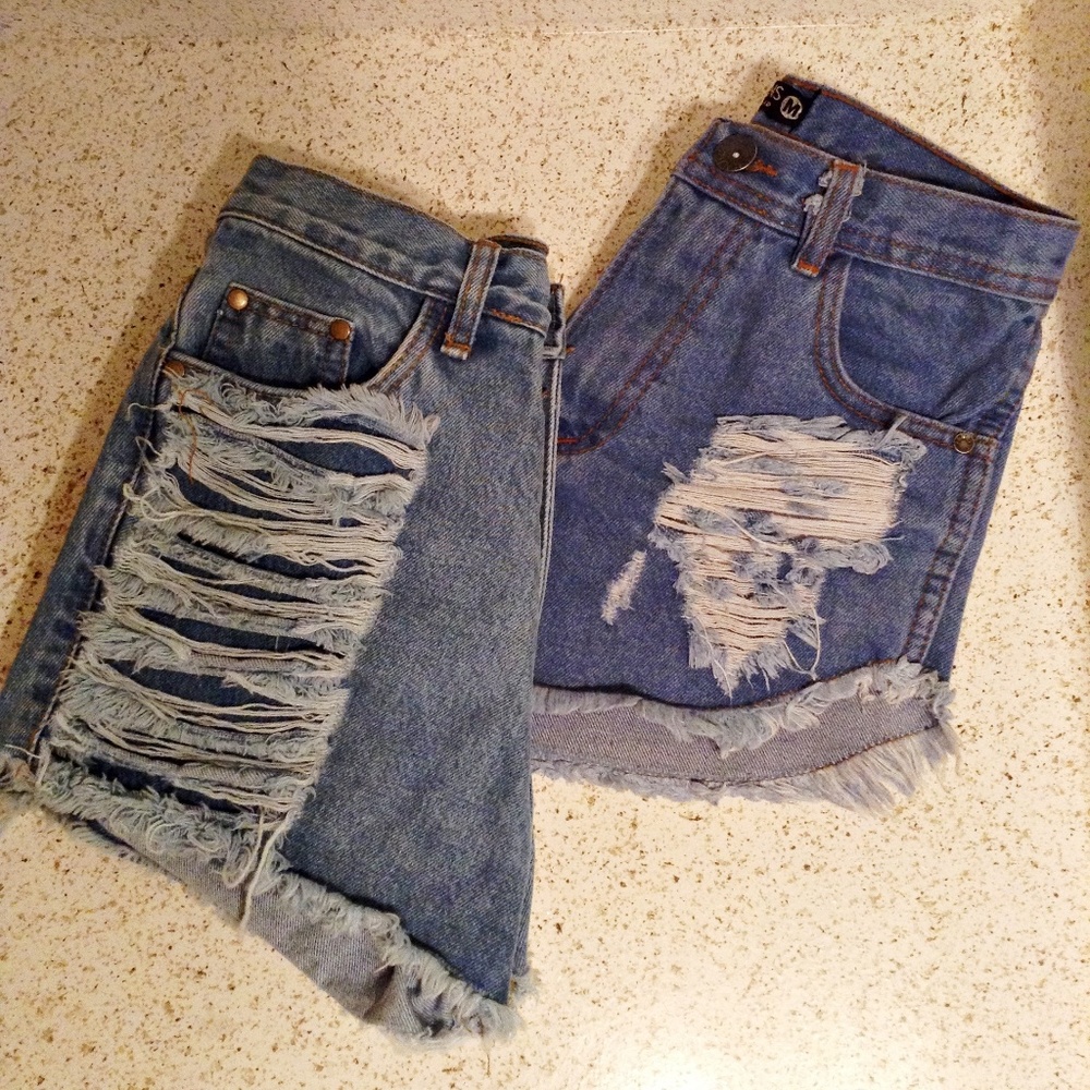 Bundle of 2 Highwaist Distressed Jean Shorts